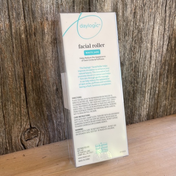 NWT White Jade Facial Roller 🌸 Helps Reduce the Appearance of Dark Circles - Picture 2 of 5